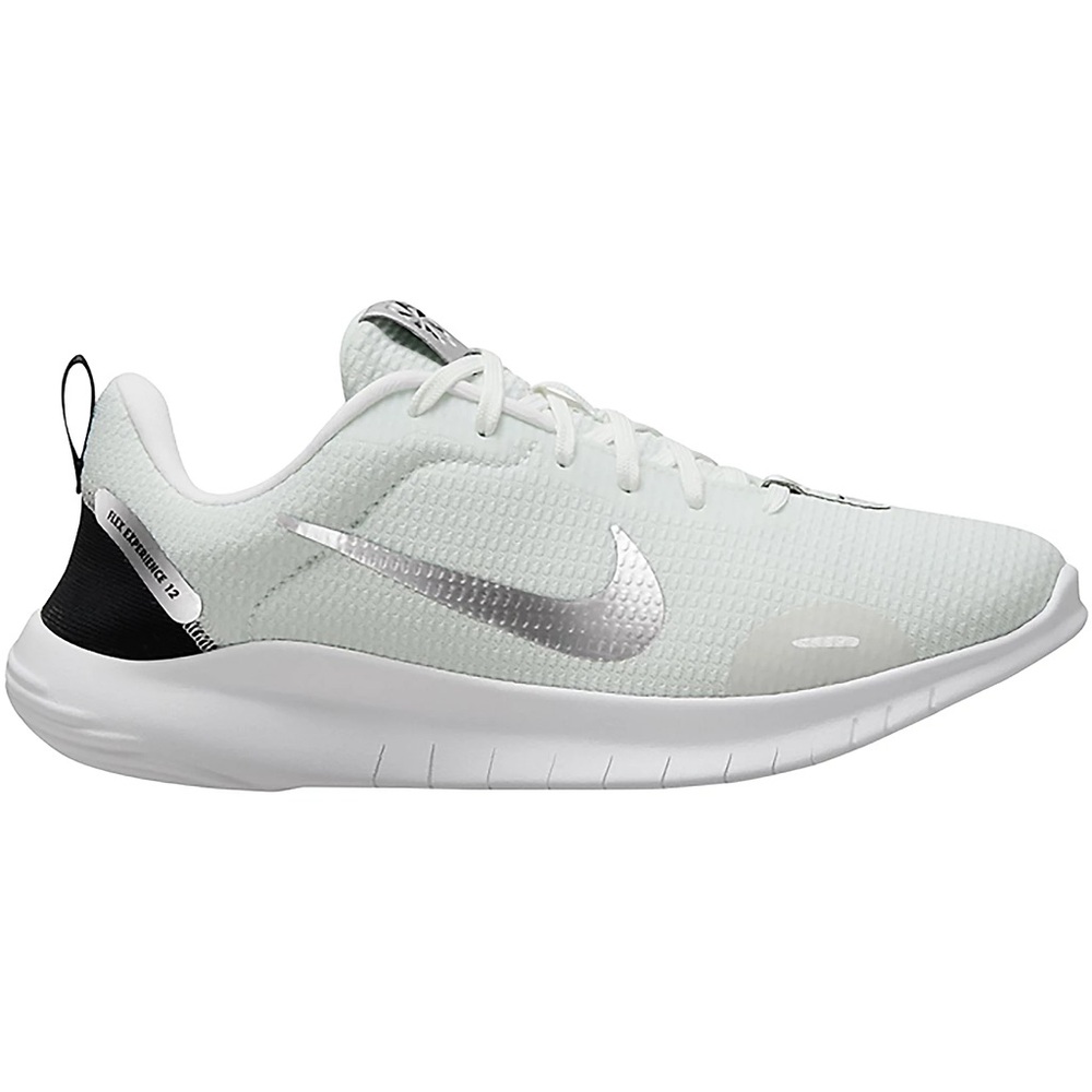 Nike white shoes women’s 7.5